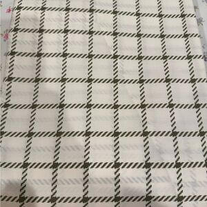 New Queen size flat bedsheet only.